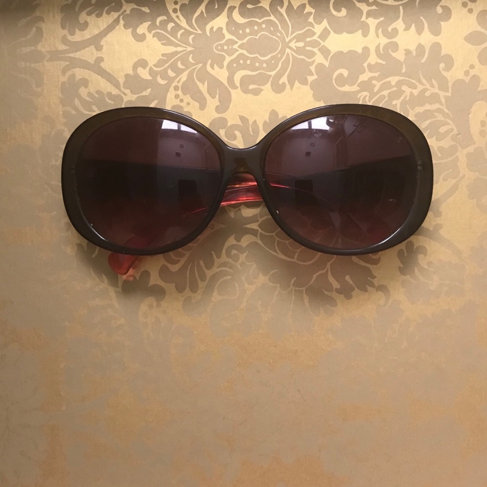 Coach acetate frame sunglasses w heart detail